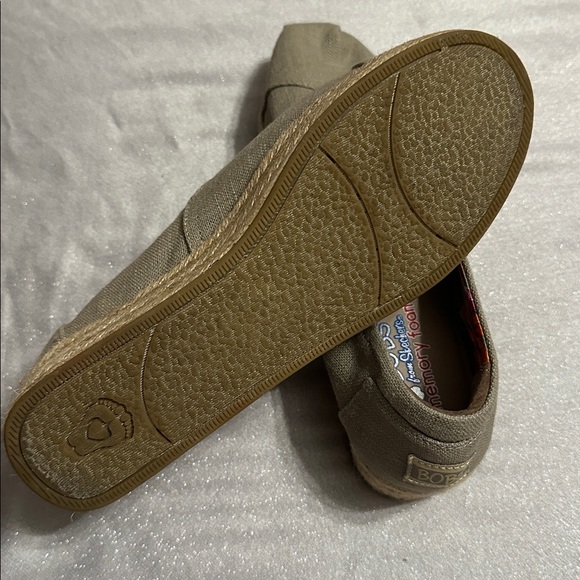 Skechers Bob’s Canvas Slip-On small wedge slipon size 8 Tan - Picture 4 of 6